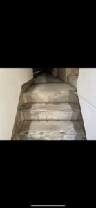 長尺シート階段工事現場